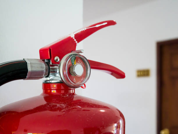 extintor de fuego - fire extinguisher office safety protection fotografías e imágenes de stock