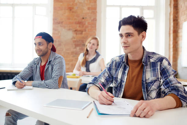 istock Listening to teacher 827511860