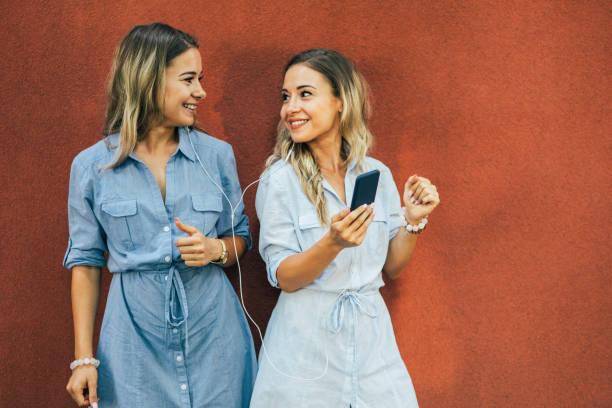istock Twins listening to music 827527298
