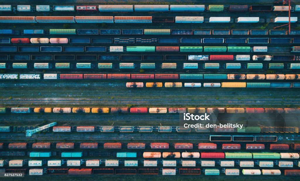 Luftaufnahme des bunten Güterzüge - Lizenzfrei Luftaufnahme Stock-Foto