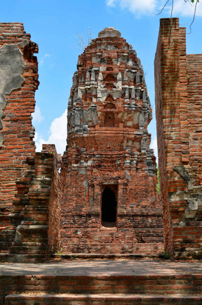 istock Ruins at Wat Mahathat in Ayutthaya 827533176