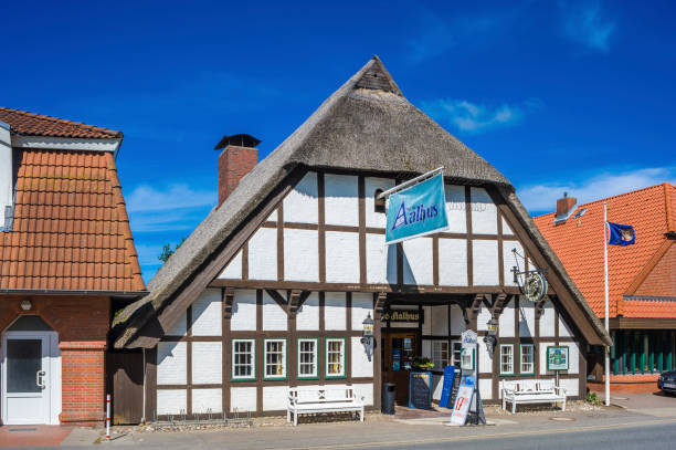 zabytkowa restauracja dat ole aalhus w landkirchen - north sea audio zdjęcia i obrazy z banku zdjęć