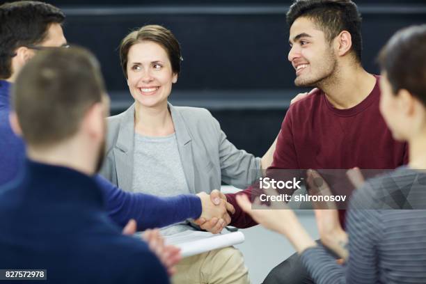 Conciliación Exitosa Foto de stock y más banco de imágenes de Mediación - Mediación, Negocio, Clase de formación