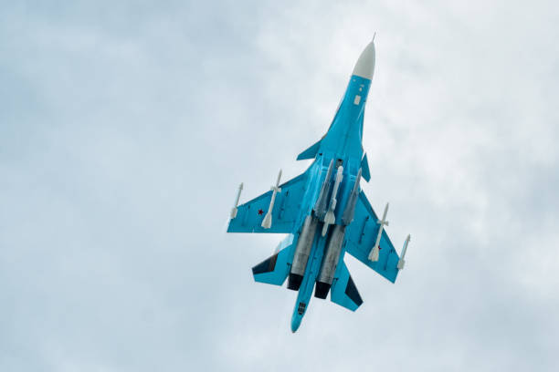 moderno caça-bombardeiro russo sukhoi su-34 - zhukovsky - fotografias e filmes do acervo