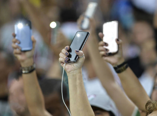 istock Mobile in the hand of spectators 827596166