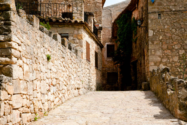 istock Cobble Street - Siurana - Spain 827612302