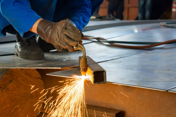 istock Man cutting metal with a welding cutting torch 827620302