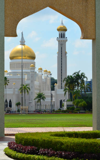 istock Sultan Omar Ali Saifuddin mosque through gate, Bandar Seri Begawan, Brunei 827638856