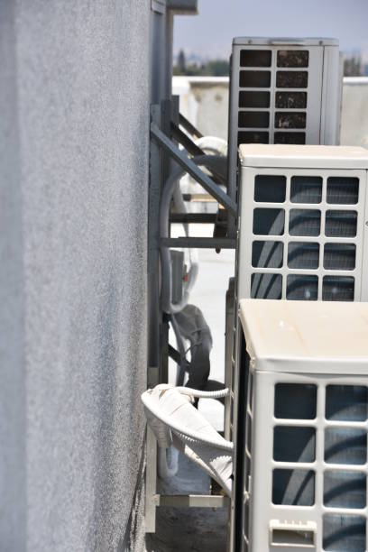 istock Connecting pipes of air conditioning 827671264