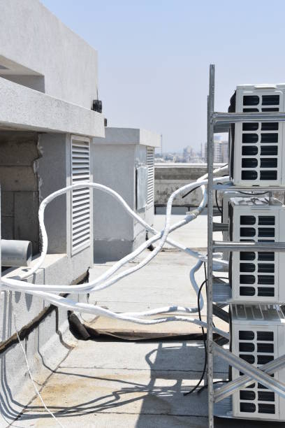 istock Connecting pipes of air conditioning 827671742