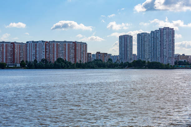 istock Multi-storey block of flats 827696174