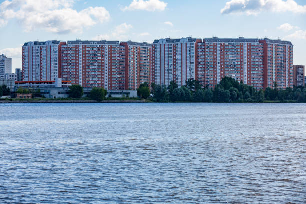 istock Multi-storey block of flats 827696178