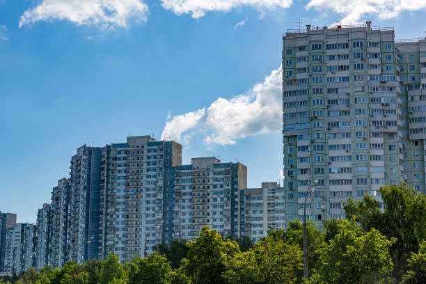 istock Multi-storey block of flats 827696188