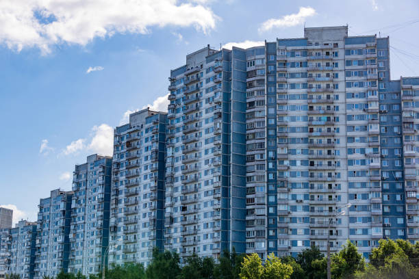 istock Multi-storey block of flats 827696194