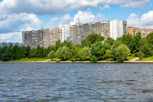 istock Multi-storey block of flats 827769556
