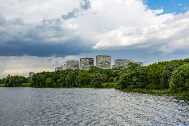 istock Multi-storey block of flats 827769582