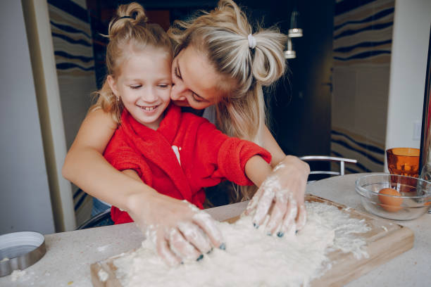 istock family in the kitchen 827791444
