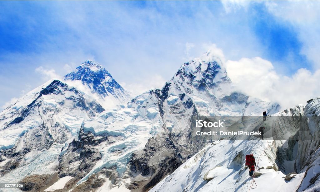 Mount Everest from Kala Patthar with group of climbers Panoramic view of Mount Everest from Kala Patthar with group of climbers on the way to Everest, Sagarmatha national park, Khumbu valley - Nepal Mt. Everest Stock Photo