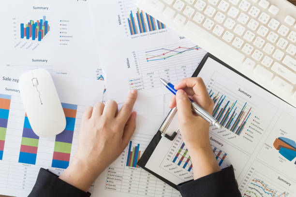 istock Business woman working at office with documents 827818396