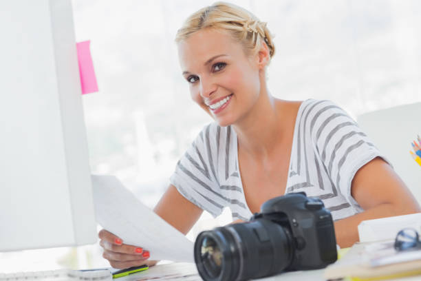 istock Blonde photo editor holding a contact sheet 827837578