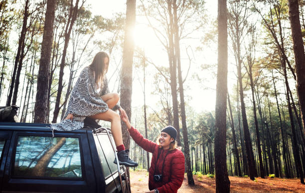 istock Forest Car Boyfriend Girlfriend Helping Concept 827843754
