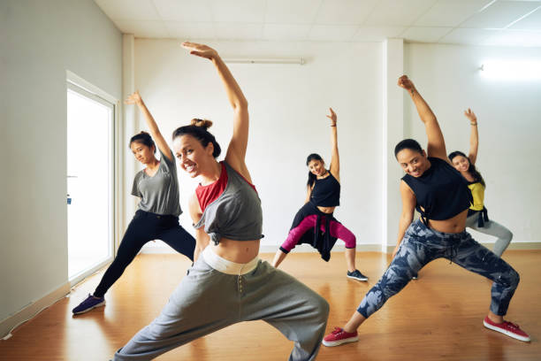 istock Cheerful Hip-Hop Dancers Sharpening Skills 827891842