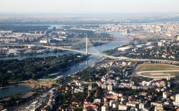 puente de belgrado - belgrado serbia fotografías e imágenes de stock