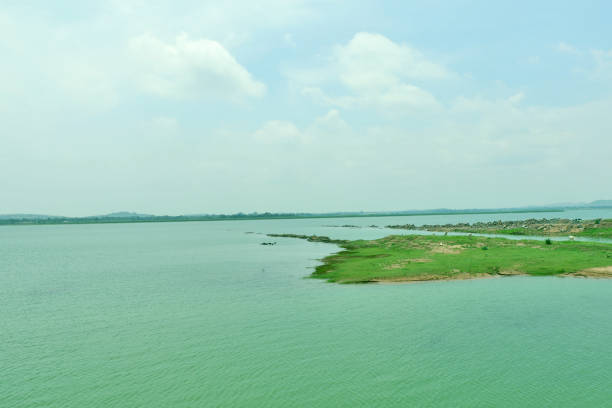 Build in 2017 by the Britishers over the Betwa River, Sukma-Dukma Dam reservoir is a beautiful dam and appears very scenic in the post-monsoon season.