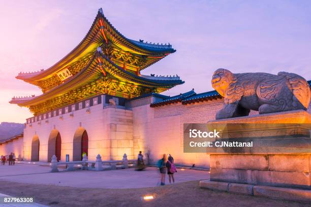 Palacio De Gyeongbok En Seúl Corea Del Sur Foto de stock y más banco de imágenes de Seúl - Seúl, Gyeongbokgung, Corea