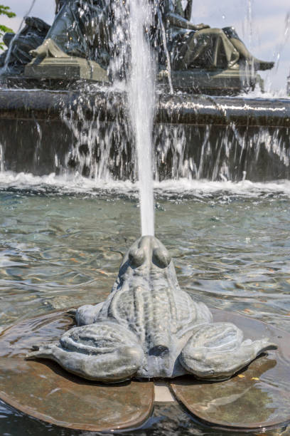 istock Frog model in Quebec City fountain 828086696