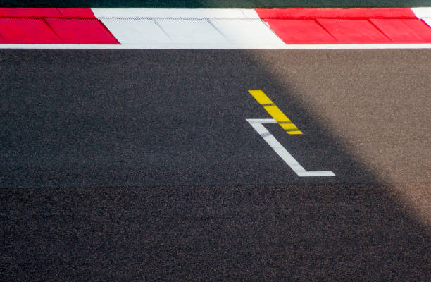 istock Starting block and red white border of track 828090624