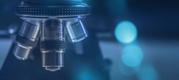 tono de microscopio, azul óptico de laboratorio - artificial metal healthcare and medicine technology fotografías e imágenes de stock