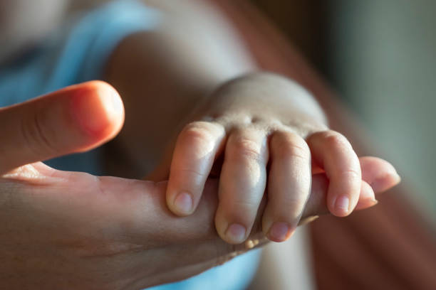 istock hand of a child in mother's hand 828126792