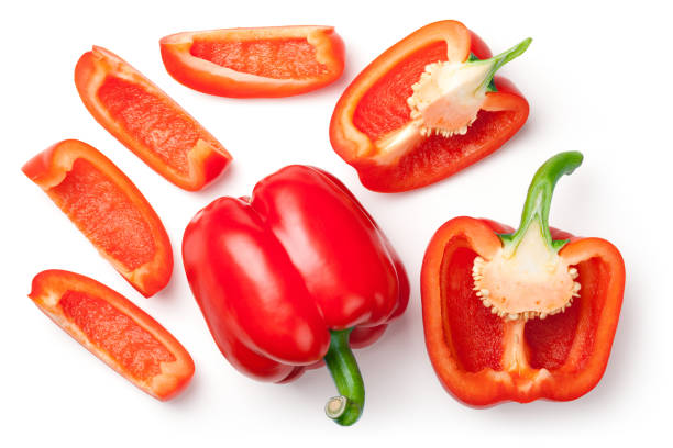 peperoni rossi isolati su sfondo bianco - pepper vegetable red green foto e immagini stock