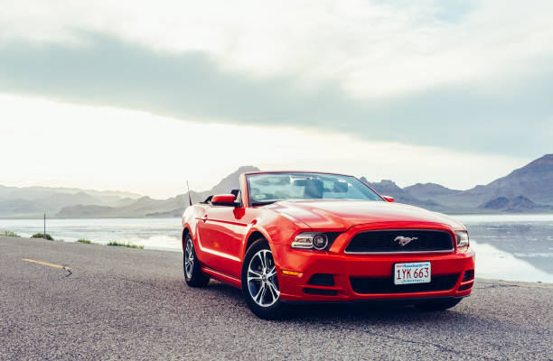 ford mustang convertible versione 2012 - super speedway foto e immagini stock