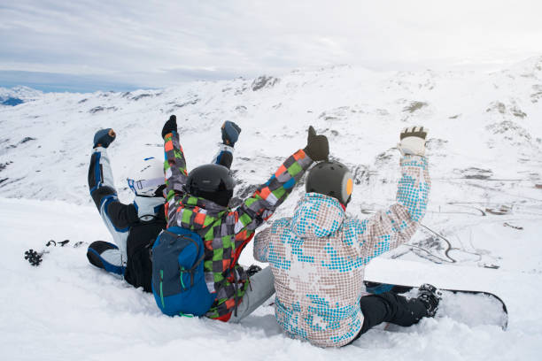 campo de nieve - apres ski friendship skiing enjoyment fotografías e imágenes de stock