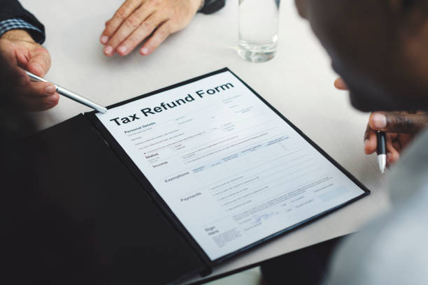 istock Financial advisor explaining tax refund form to the customer 828282494