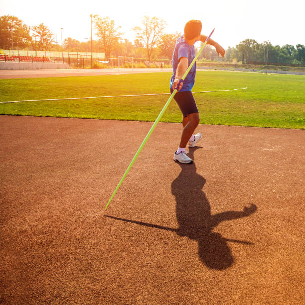 упражнение метание копья - javelin sport photography outdoors стоковые фото и изображения