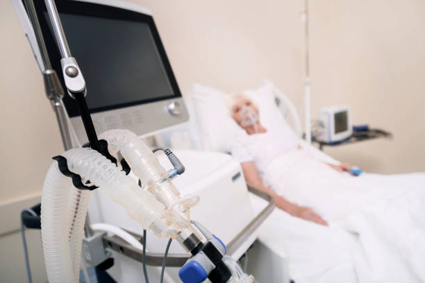 istock Unstable elderly lady berthing thanks to medical devices 828409758