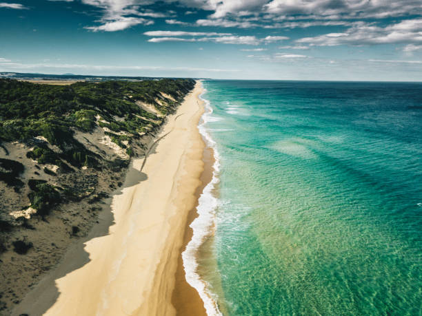 vista aerea della costa meridionale australiana - port stephens new south wales australia coastline foto e immagini stock