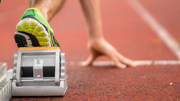 sprint start in track and field detail of hand and feet in sprint start in track and field track and field athlete stock pictures, royalty-free photos & images