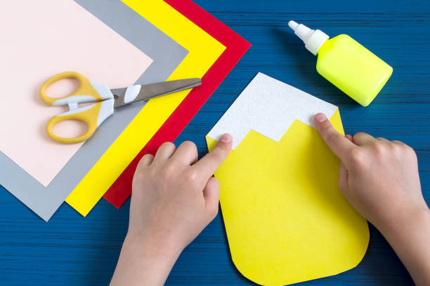 istock Making greeting card for new school year. Step 5 828472908