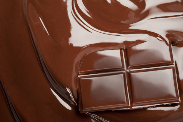 istock Melted pieces of chocolate bar in splash 828476240