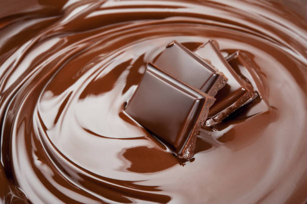 istock Melted pieces of chocolate bar in splash 828476302