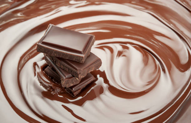 istock Melted pieces of chocolate bar in splash 828476308