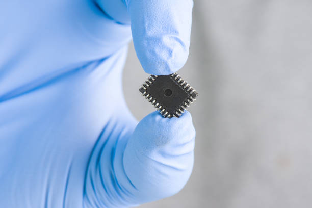 Mini Chip Hand 12,700+ Tiny Computer Chips Stock Photos, Pictures & Royalty-Free ...