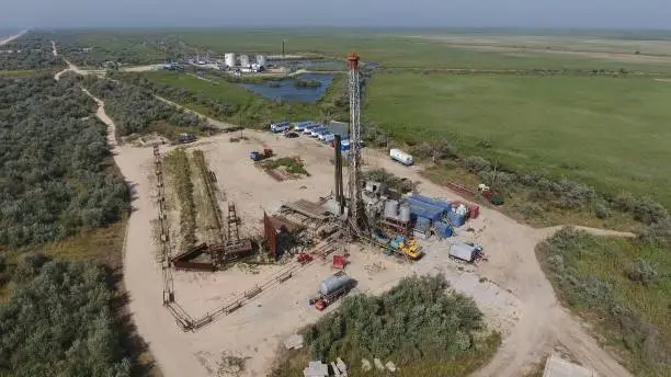 Photo of Carrying out repair of an oil well