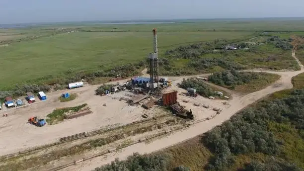 Photo of Carrying out repair of an oil well