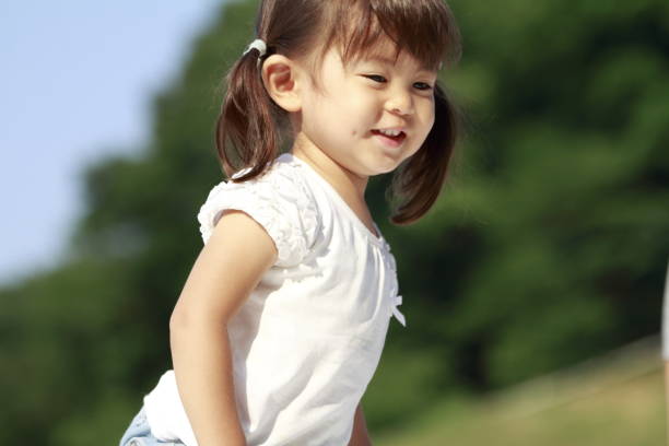 istock Japanese girl running on the grass (2 years old) 828492972