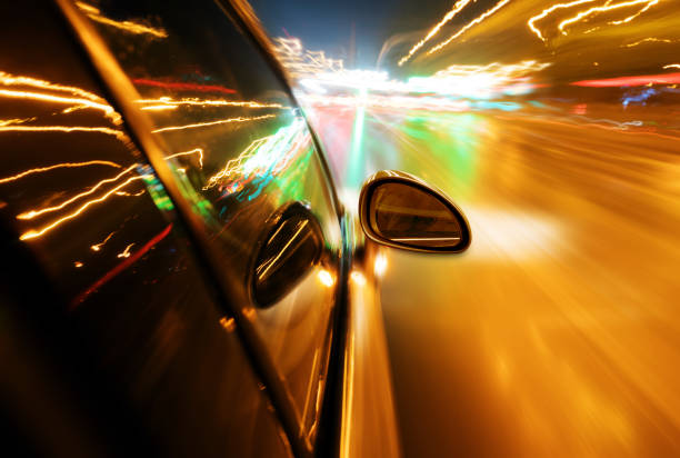 por la noche, de alta velocidad y estacionamiento - pasear en coche sin destino fotografías e imágenes de stock
